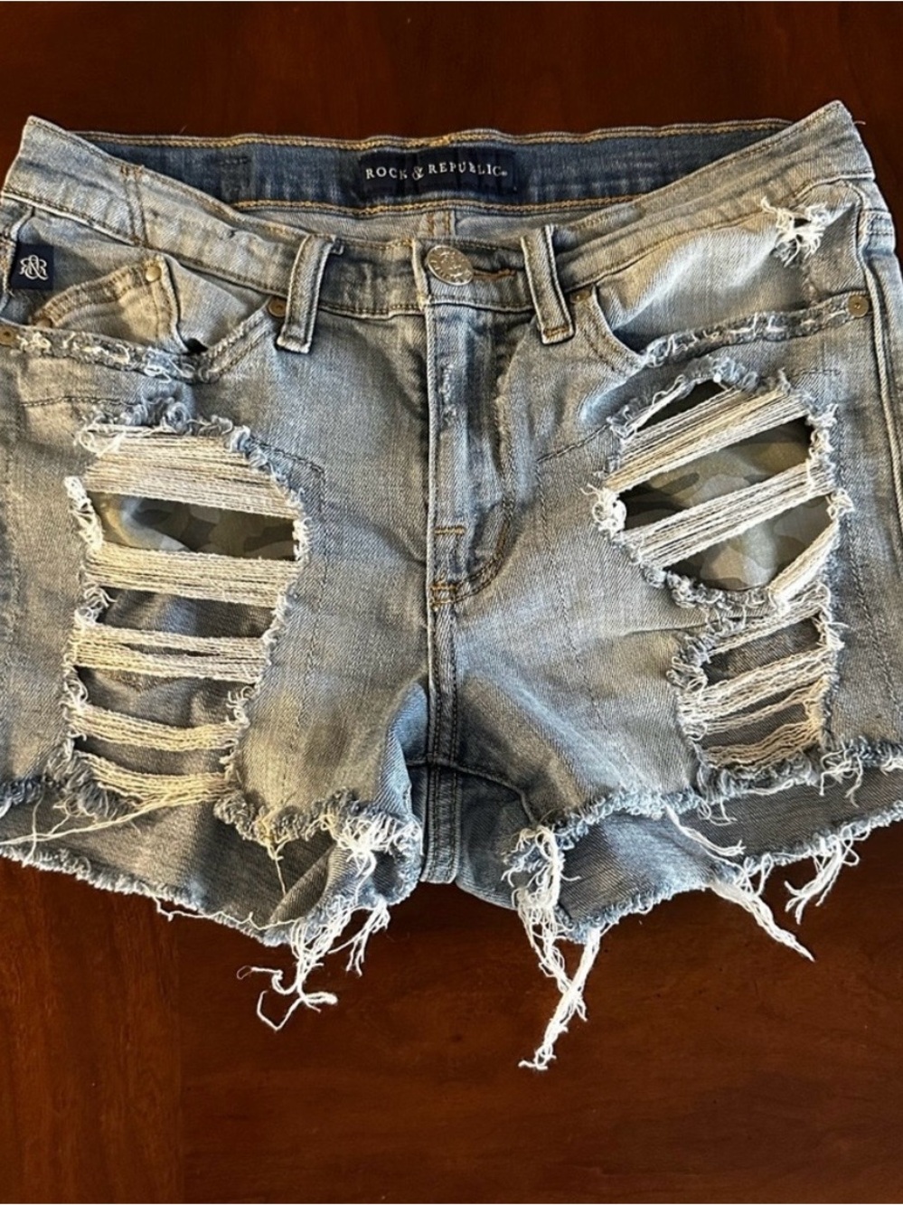 Rock & Republic Light Blue Ripped Distressed Denim Cutoff Shorts Y2K Size 6